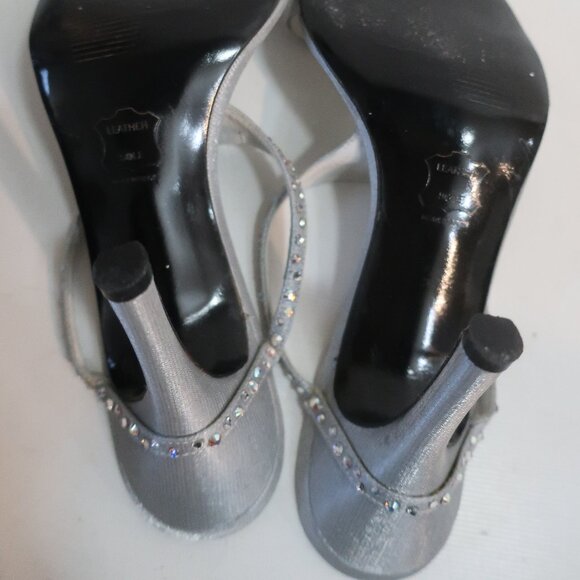 Womens Stuart Weitzman Silver Rhinestone Embellished T-Strap Sandal Heels 7.5 - Picture 10 of 11